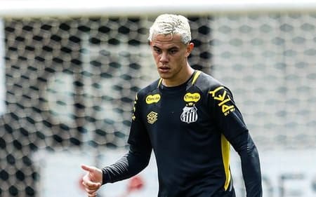 JP Chermont treina no CT Rei Pelé visando a Copinha. (Foto: Reinaldo Campos/ Santos FC)