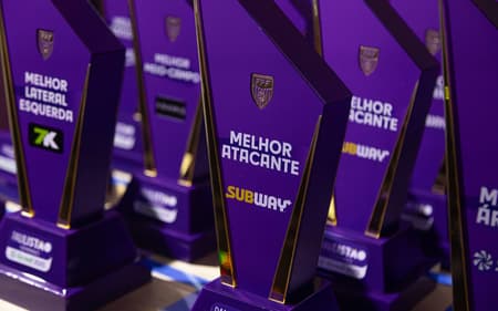 Premiação individual do Paulistão Feminino 2025. (Foto: Rebeca Reis/Ag. Paulistão)