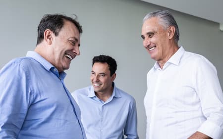 Pedrinho e Pedro Junio com Tite (Foto: Gustavo Aleixo/Cruzeiro)