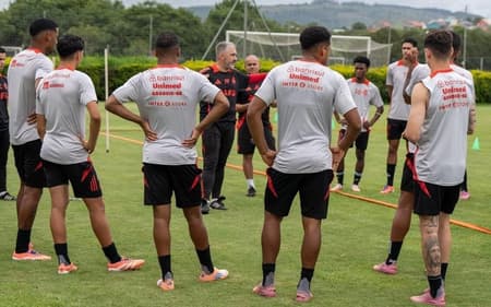 Pablo Fernández comanda treino no CT Morada dos Quero-Queros