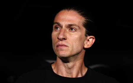 Filipe Luís acompanhou a partida entre Flamengo x Barcelona no Mundial (Foto: Dan Mullan / Getty Images North America / Getty Images via AFP)