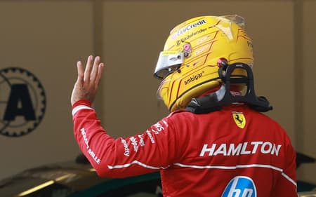 Lewis Hamilton após ser eliminado da classificação do Grande Prêmio do Azerbaijão de F1 (Foto: Anton Vaganov / POOL / AFP)