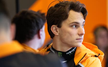 Oscar Piastri no TL1 do GP de Las Vegas de F1 (Foto: Patrick T. Fallon / AFP)