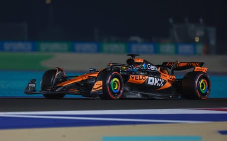 Oscar Piastri, da McLaren, no GP do Catar (Foto: Karim JAAFAR / AFP)