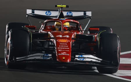 Lewis hamilton no GP do Catar de F1 (Foto: Karim Jaafar / AFP)