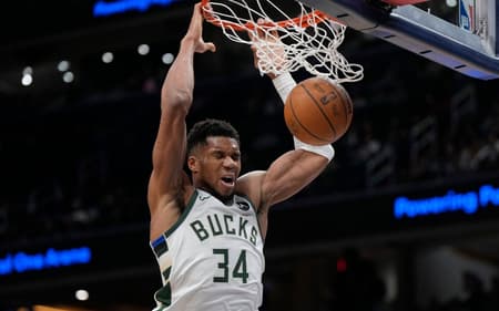 Giannis Antetokounmpo no Washington Wizards x Milwaukee Bucks (Foto: Jess Rapfogel / GETTY IMAGES NORTH AMERICA / Getty Images via AFP)