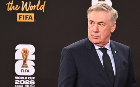 Ancelotti, treinador da Seleção Brasileira, no sorteio da Copa do Mundo (Foto: Roberto SCHMIDT / AFP)