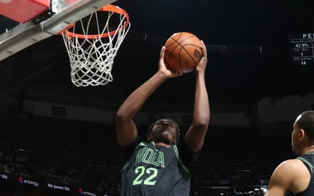 Derik Queen no San Antonio Spurs x New Orleans Pelicans (Foto: Layne Murdoch Jr. / NBAE / Getty Images / Getty Images via AFP)