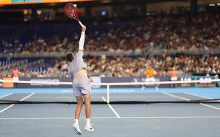 João Fonseca saca na derrota para Carlos Alcaraz em Miami