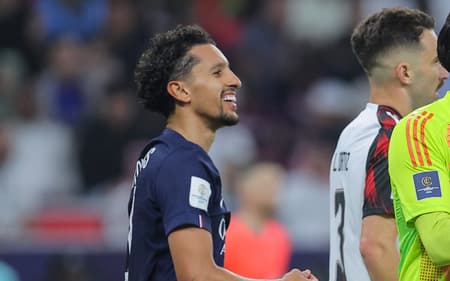 Marquinhos em ação em PSG x Flamengo (Foto: Karim JAAFAR / AFP)