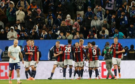 Nos pênaltis, o Bologna venceu a Inter de Milão e avançou na Supercopa da Itália (Foto: Fayez NURELDINE / AFP)