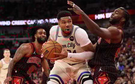 Giannis Antetokounmpo na partida entre Chicago Bulls x Milwaukee Bucks (Foto: Geoff Stellfox / GETTY IMAGES NORTH AMERICA / Getty Images via AFP)