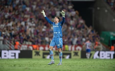 Brenno na partida entre Fortaleza e Corinthians, pelo Brasileirão (Foto: Iago Ferreira/Photo Premium/Gazeta Press)