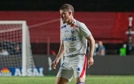 Bruninho, volante do Fortaleza, em partida contra o Sport (Foto: Mateus Lotif/Fortaleza EC)