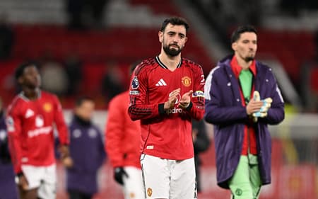 Bruno Fernandes em ação pela Manchester United (Foto: PETER POWELL / AFP)