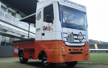 Novo carrinho maca da Vila Belmiro. (Foto: Raul Baretta/ Santos FC)