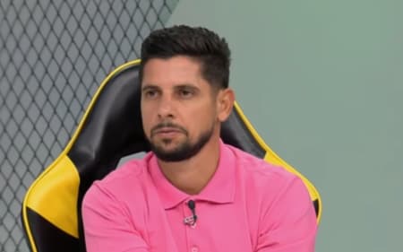 Cicinho palpitou sobre a final da Libertadores (Foto: Reprodução)