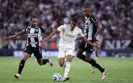 Partida entre Ceará e Flamengo, pelo Brasileirão (Foto: Leonardo Alves/Pera Photo Press/Gazeta Press)