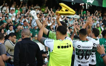 Coritiba Athletic jogadores comemoração acesso Série B