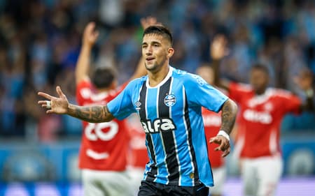 Cristian Olivera comemora o gol do Grêmio no Gre-Nal 447. (Foto: Lucas Uebel/Grêmio FBPA)