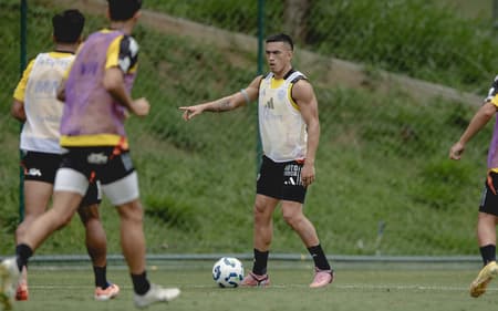 Cuello volta a ser opção no Atlético (Foto: Pedro Henrique França / Atlético)