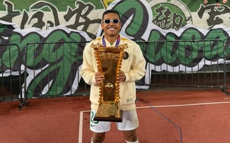 Dawhan comemora título do Beijing Guoan, da China (Foto: Divulgação)