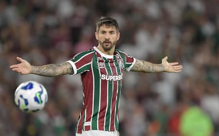 Everlado em campo pelo Fluminense na Copa do Brasil