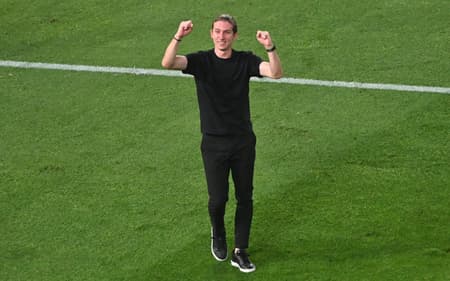 Filipe Luís emocionado com o título do Flamengo na Libertadores