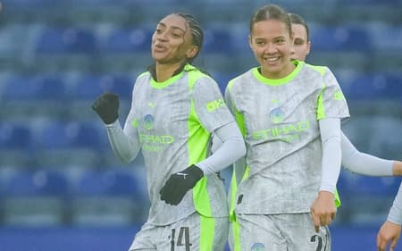 Kerolin comemora gol com companheiras do Manchester City. (Foto: Manchester City/Divulgação)