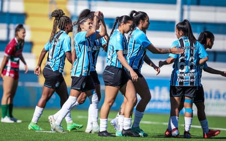 Após estreia com vitória sobre o Brasil de Farroupilha, Gurias Gremistas enfrentam o Juventude pelo Campeonato Gaúcho. (Foto: Caroline Motta/Grêmio FBPA)