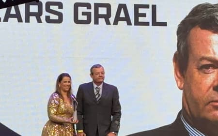 Fabiana Bentes, presidente do Instituto Sou do Esporte, ao lado de Lars Grael (Gustavo Loio/Lance)