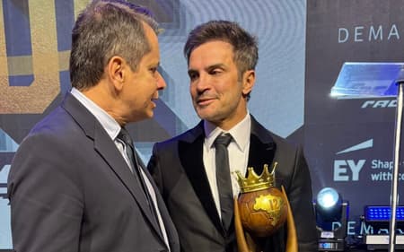 Marco Antônio La Porta, presidente do COB, conversa com Falcão, homenageado pelo Sou do Esporte (Foto: Gustavo Loio/Lance!)