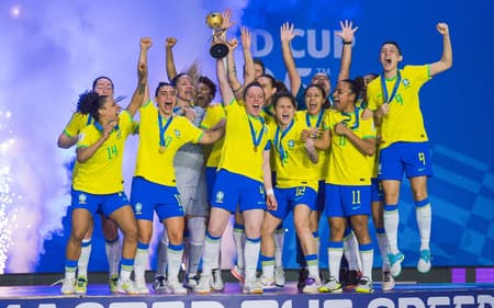 Brasil é campeão da primeira Copa do Mundo Feminina de Futsal (Foto: Fabio Souza / CBF)