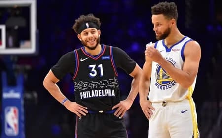 Irmãos Seth e Stephen Curry jogando pela NBA (Foto: Reprodução/@sdotcurry)
