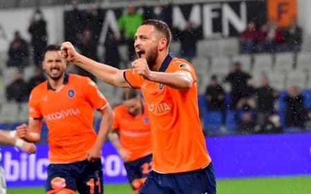 Léo Duarte, zagueiro do Basaksehir-TUR