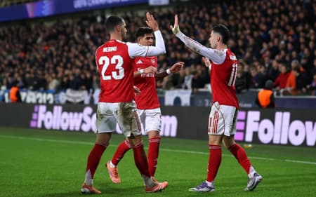 Martinelli comemorando o triunfo do Arsenal na Champions League (Foto: Divulgação/Arsenal)