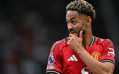 Matheus Cunha reage durante jogo entre Manchester United e Fulham, pela Premier League
