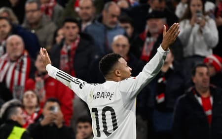 Mbappé comemorando o gol marcado pelo Real Madrid (Foto: Ander Gillenea/AFP)