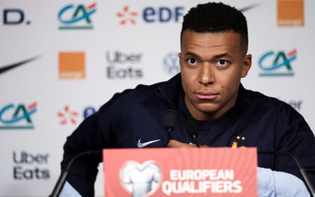 Mbappé em entrevista coletiva antes do duelo de França x Ucrânia