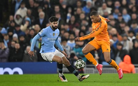 Mbappé em ação no jogo do Real Madrid contra o Manchester City pela Champions