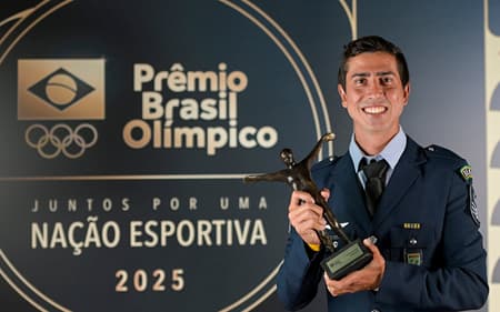 Caio Bonfim foi eleito o Atleta do ano no Prêmio Brasil Olímpico 2025 (Foto: Alexandre Loureiro/COB)