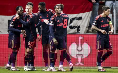 Com gol de Igor Jesus, o Nottingham Forest venceu o Ultrecht por 2 a 1 pela Europa League (Foto: Robin VAN LONKHUIJSEN / ANP / AFP)
