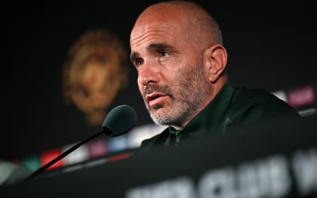 Técnico do Chelsea, Enzo Maresca durante coletiva no Mundial de Clubes (Foto: Paul Ellis/AFP)