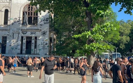 Torcida do Corinthians nos arredores do Maracanã antes da final da Copa do Brasil (Foto: Ulisses Lopresti/Lance!)