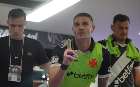 Vegetti no vestário antes de Vasco x Fluminense