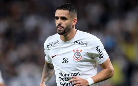 Renato Augusto atuando pelo Corinthians