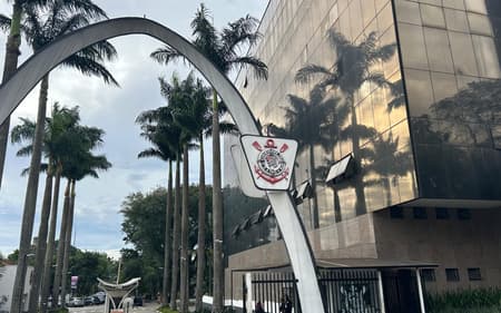 Votação do impeachment de Augusto Melo acontece no Parque São Jorge, sede do Corinthians (Foto: Ulisses Lopresti/ Lance!)