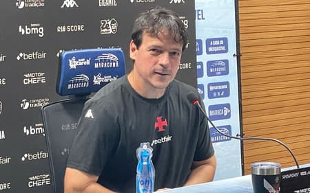 Fernando Diniz, técnico do Vasco, em entrevista coletiva (Foto: Pedro Cobalea/Lance!)