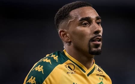 Mateusinho em campo pelo Cuiabá