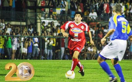 Diego Maradona participa do Jogo das Estrelas de Zico (Foto: Divulgação)